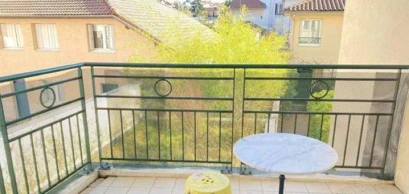 
                                                Location
                                                 Beau 3P meublé 70m² avec un garage fermé