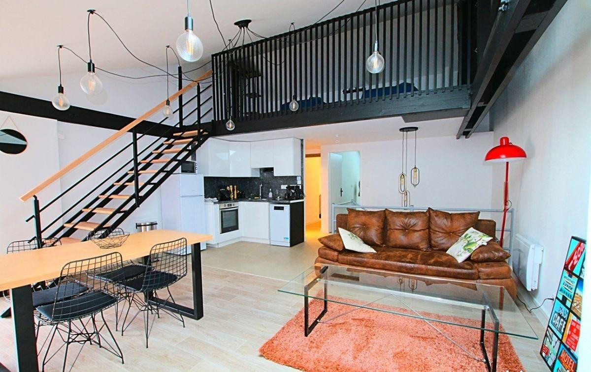 
                                                Location
                                                 Beau 3P meublé 70m² et rénové