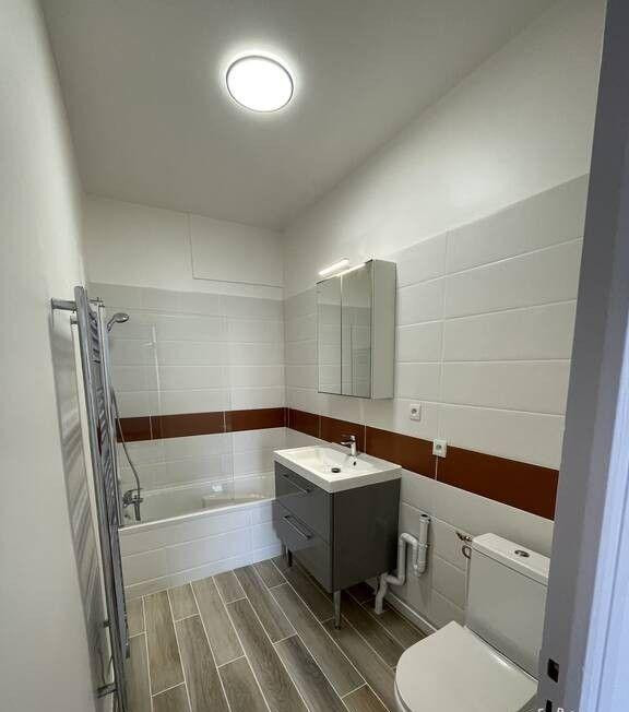 
                                                Location
                                                 Beau 3P meublé 73 m² entièrement rénové