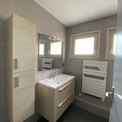 
                                                Location
                                                 Beau 3P meublé 73m² rénové