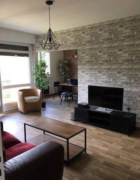 
                                                Location
                                                 Beau 3P meublé 75m²