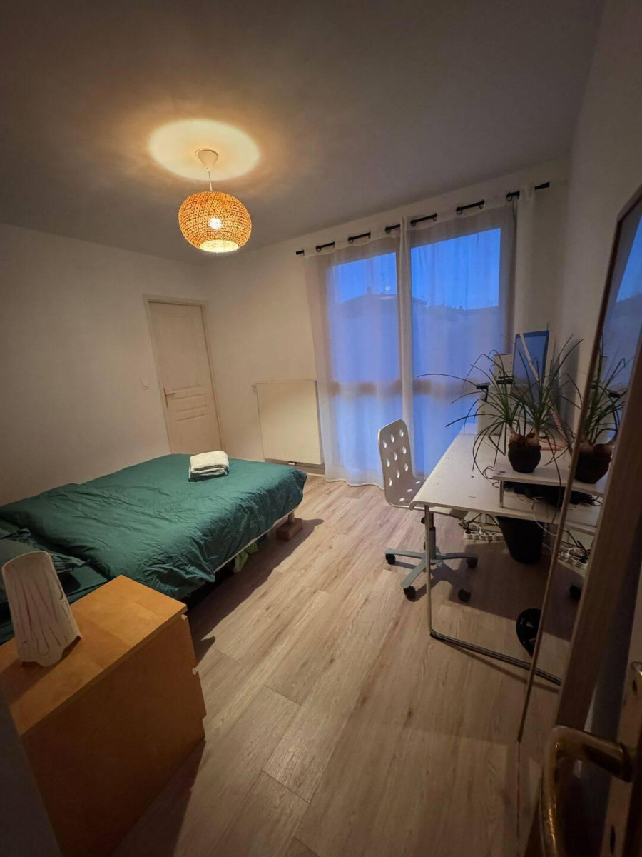 
                                                Location
                                                 Beau 3P meublé 83m² confortable