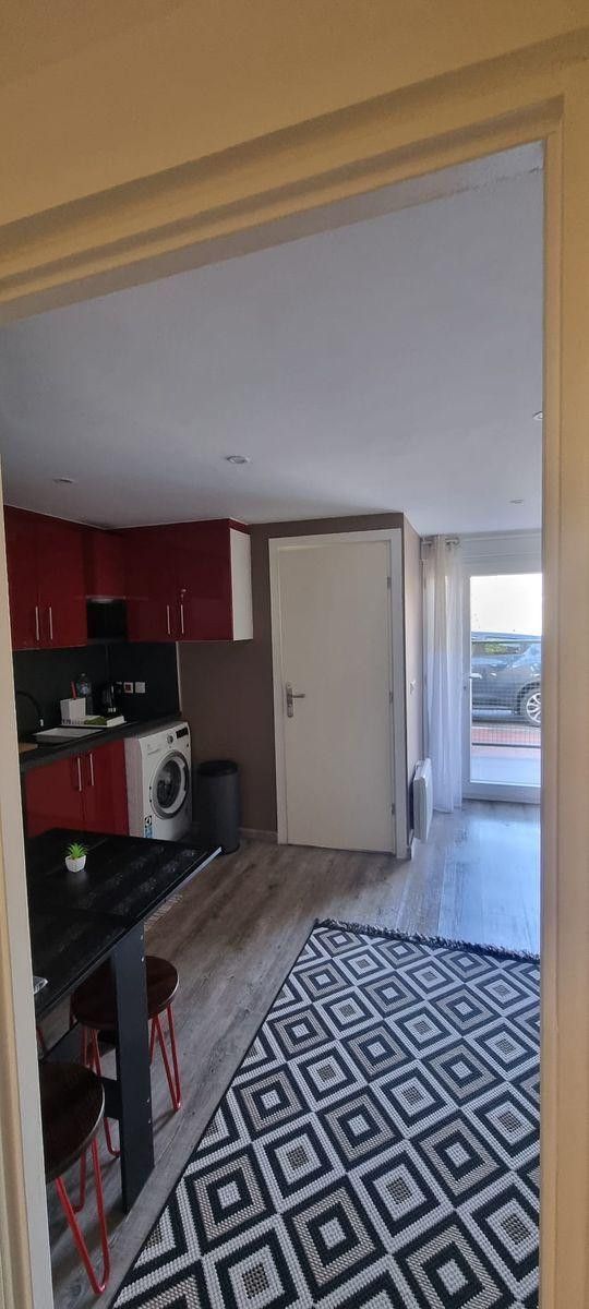 
                                                Location
                                                 Beau 3P meublé dans une maison proche Genève
