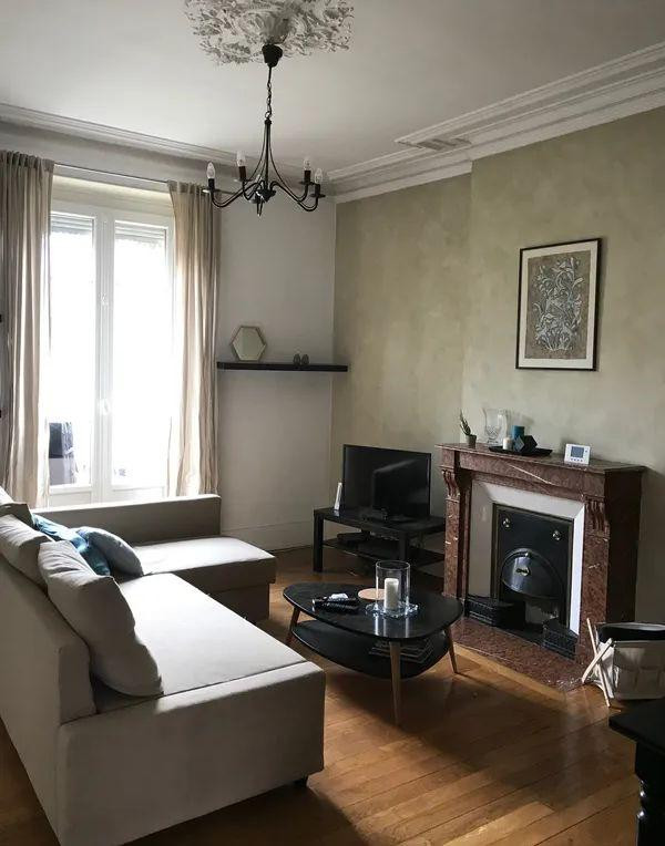 
                                                Location
                                                 Beau 3P meublé et rénové 76m2 Caserne de Bonne