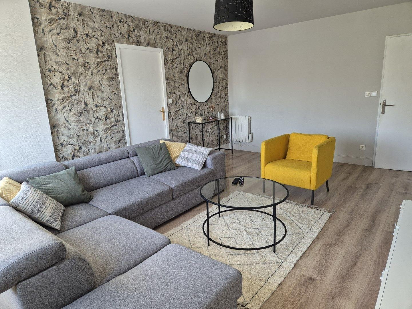 
                                                Location
                                                 Beau 3P meublé (ou non) 72m²