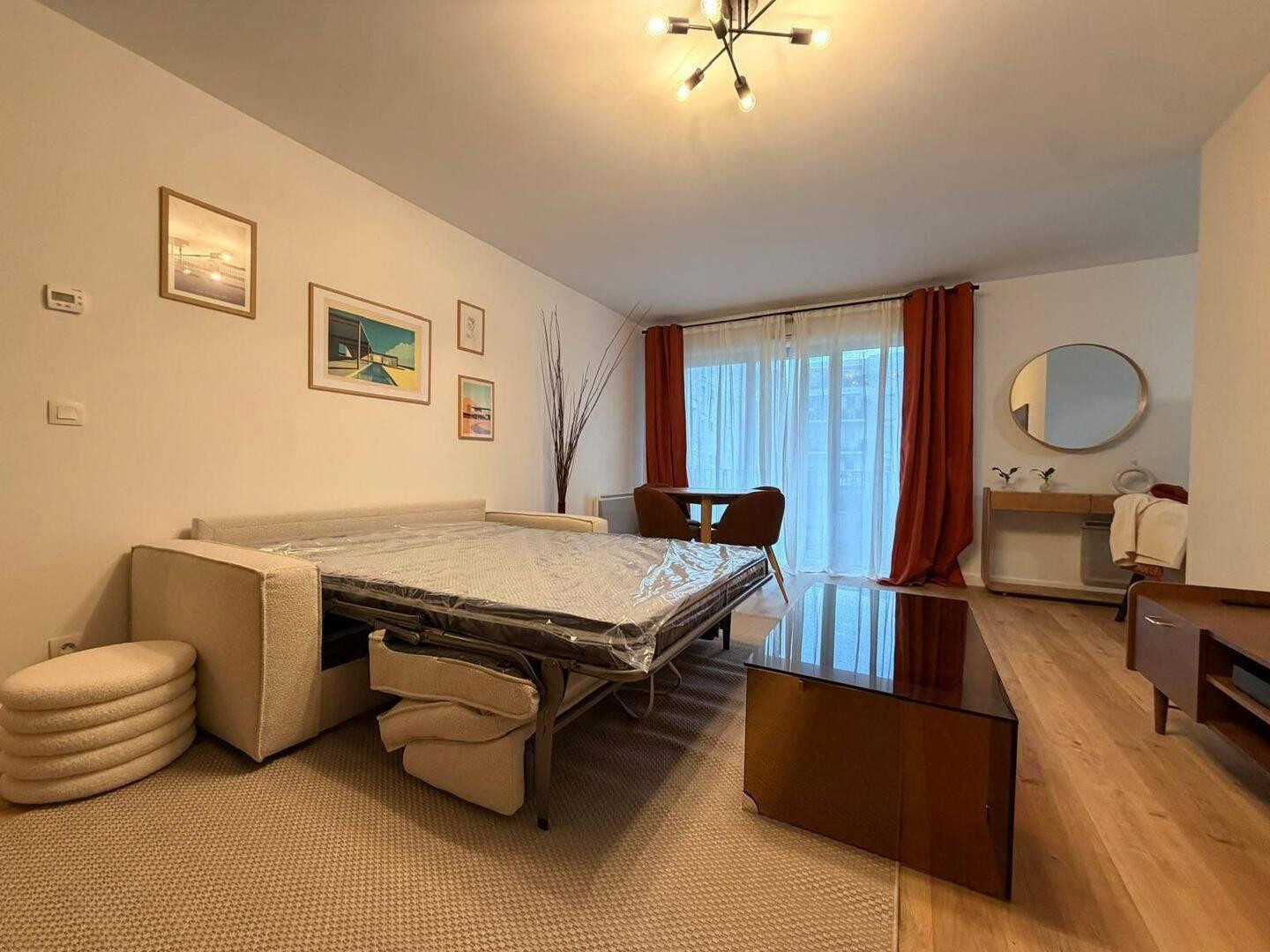 
                                                Location
                                                 Beau 3P meublé rénové 70m² avec balcon et parking