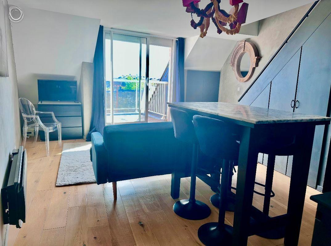 
                                                Location
                                                 Beau 3P meublée 44m²