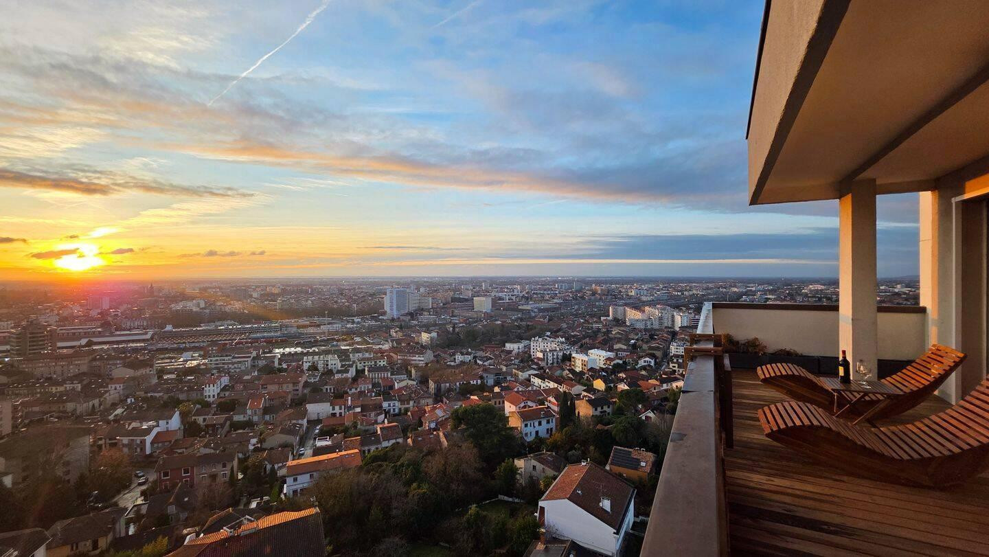 
                                                Location
                                                 Beau 3P refait à neuf 65m² avec terrasse 25m²