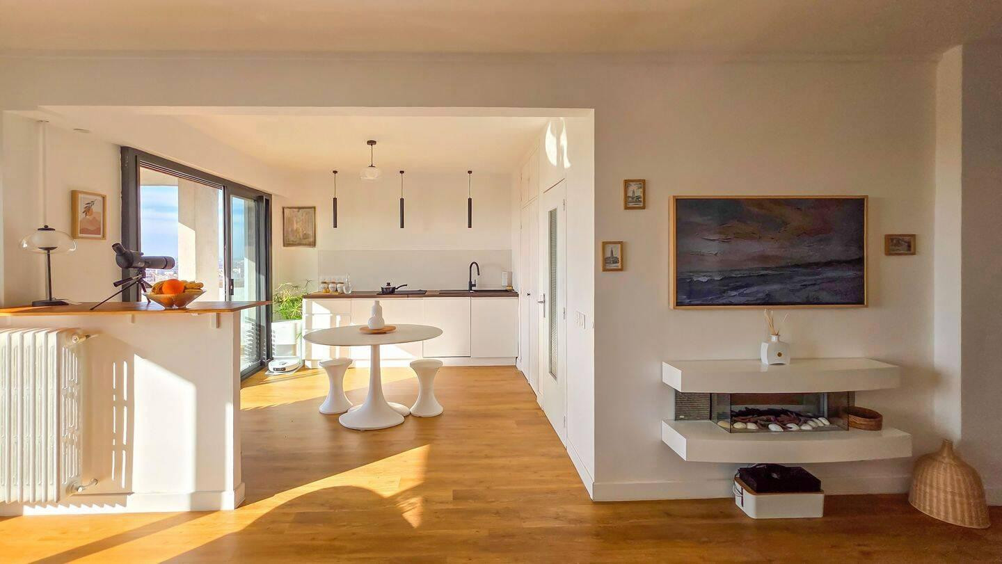
                                                Location
                                                 Beau 3P refait à neuf 65m² avec terrasse 25m²