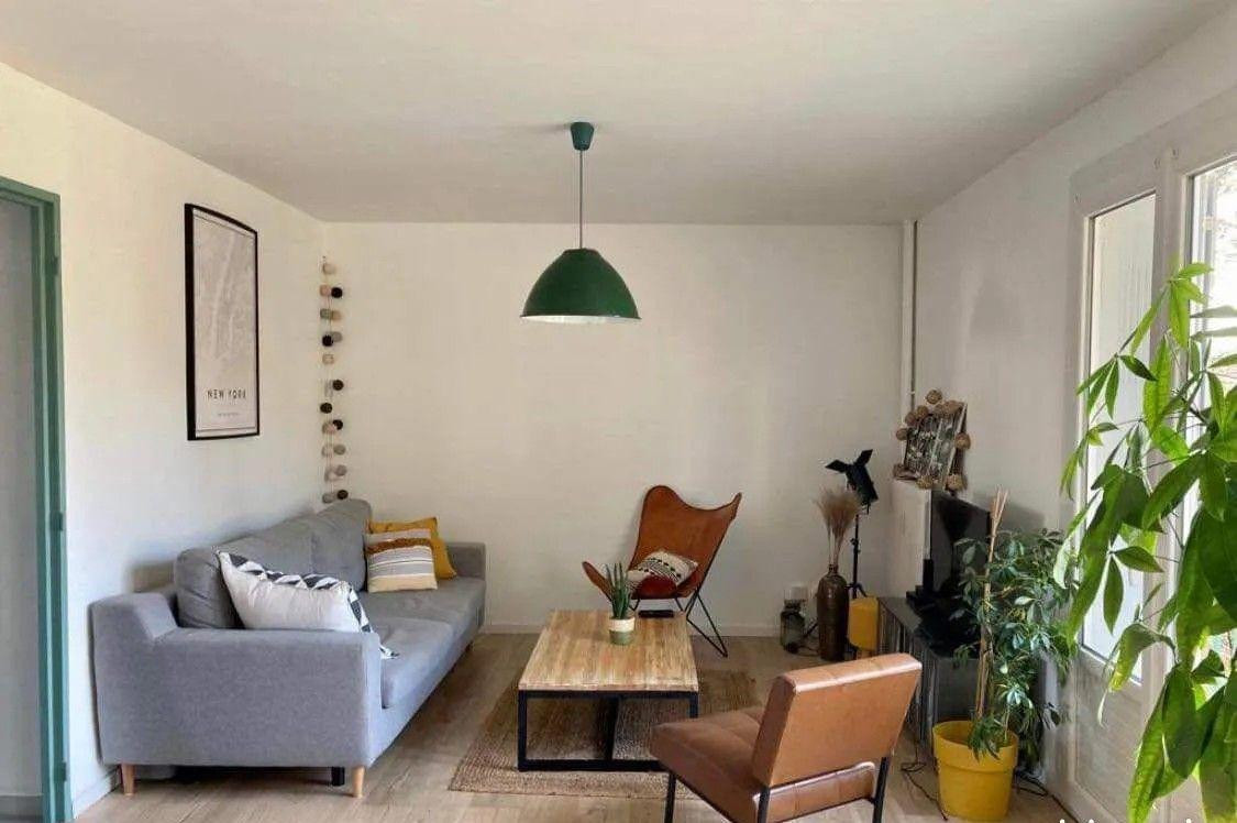 
                                                Location
                                                 Beau 3P rénové et lumineux 67m² avec garage