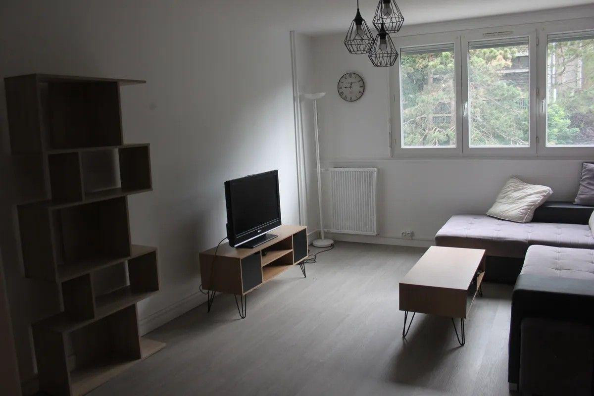 
                                                Location
                                                 Beau 3P rénové et meublé 65m²