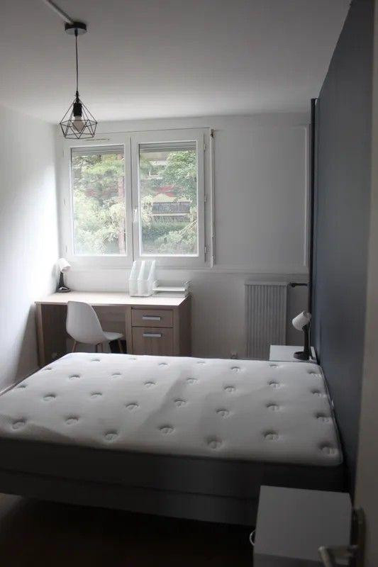 
                                                Location
                                                 Beau 3P rénové et meublé 65m²