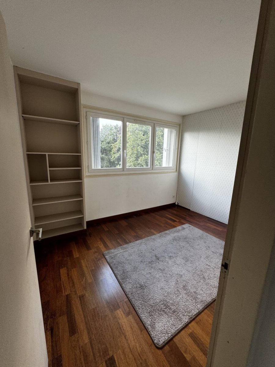 
                                                Location
                                                 Beau 3P spacieux et lumineux 64m² avec balcon