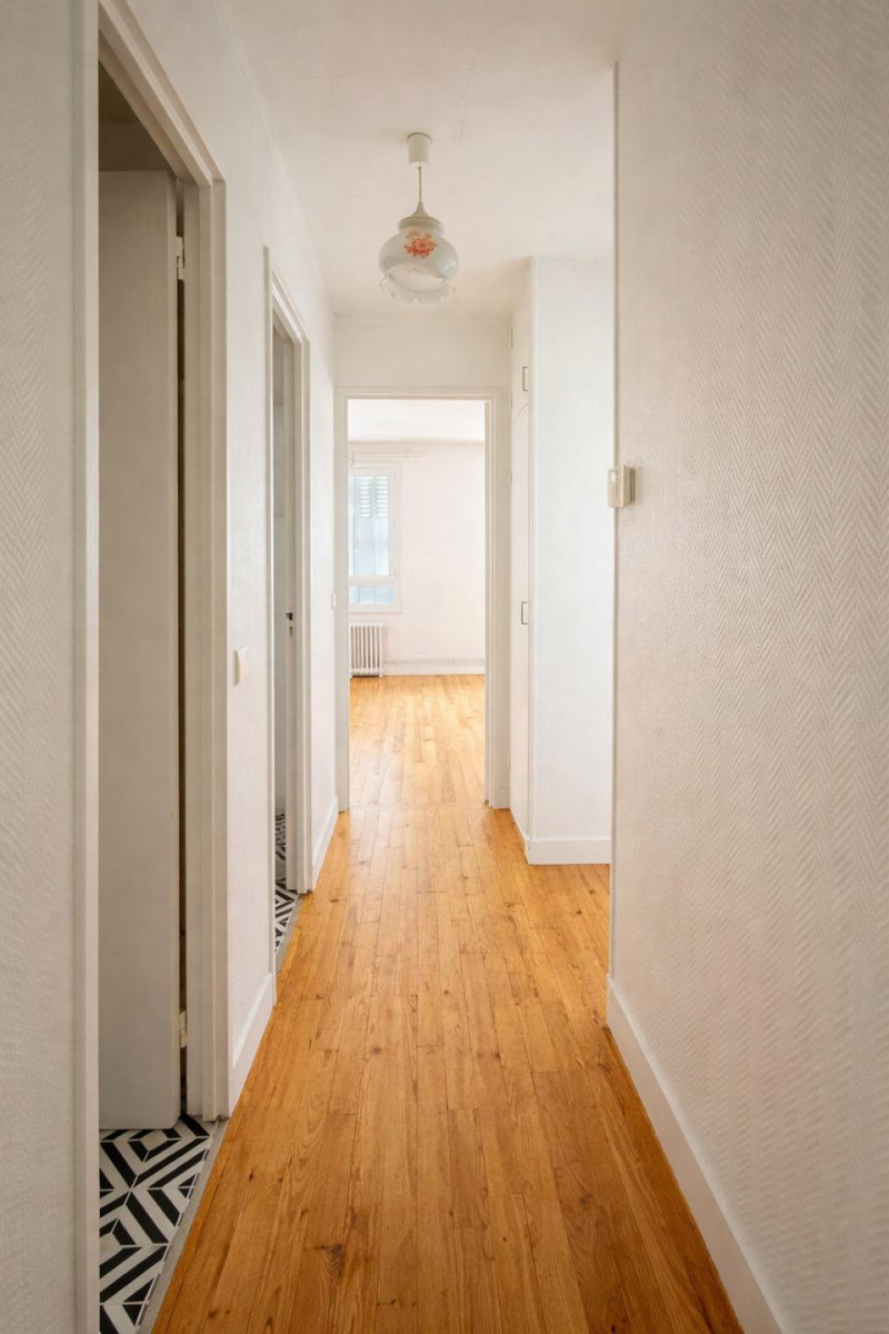 
                                                Location
                                                 Beau 3P traversant 53 m² avec parking