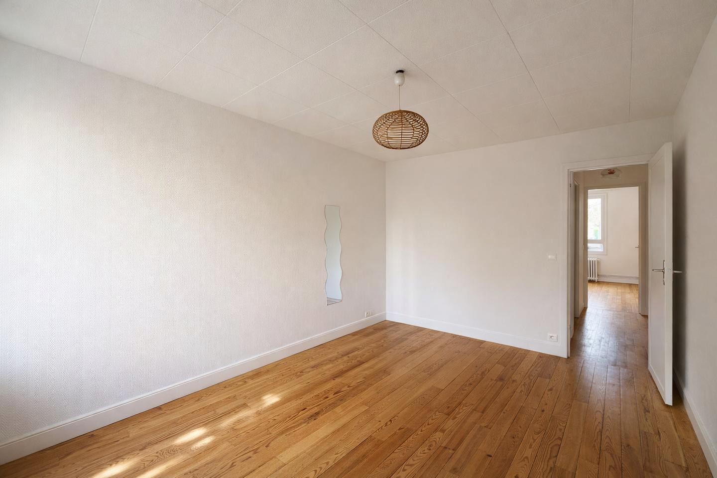 
                                                Location
                                                 Beau 3P traversant 53 m² avec parking