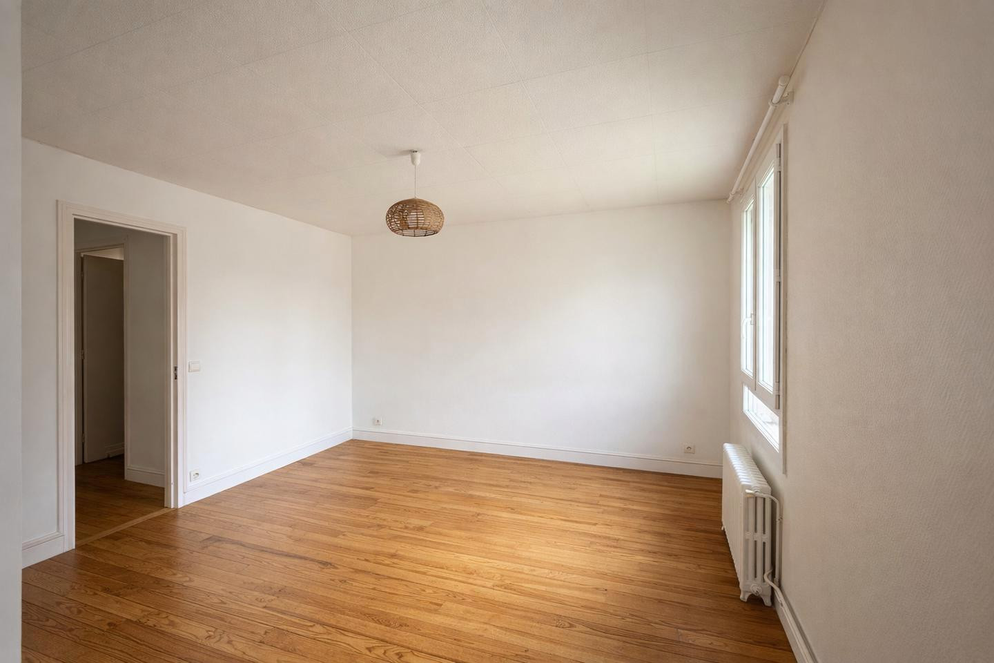 
                                                Location
                                                 Beau 3P traversant 53 m² avec parking