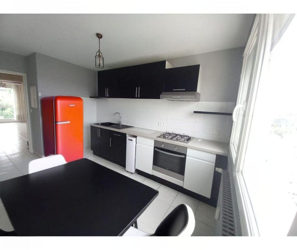 
                                                Location
                                                 Beau 3P traversant 65m² avec garage