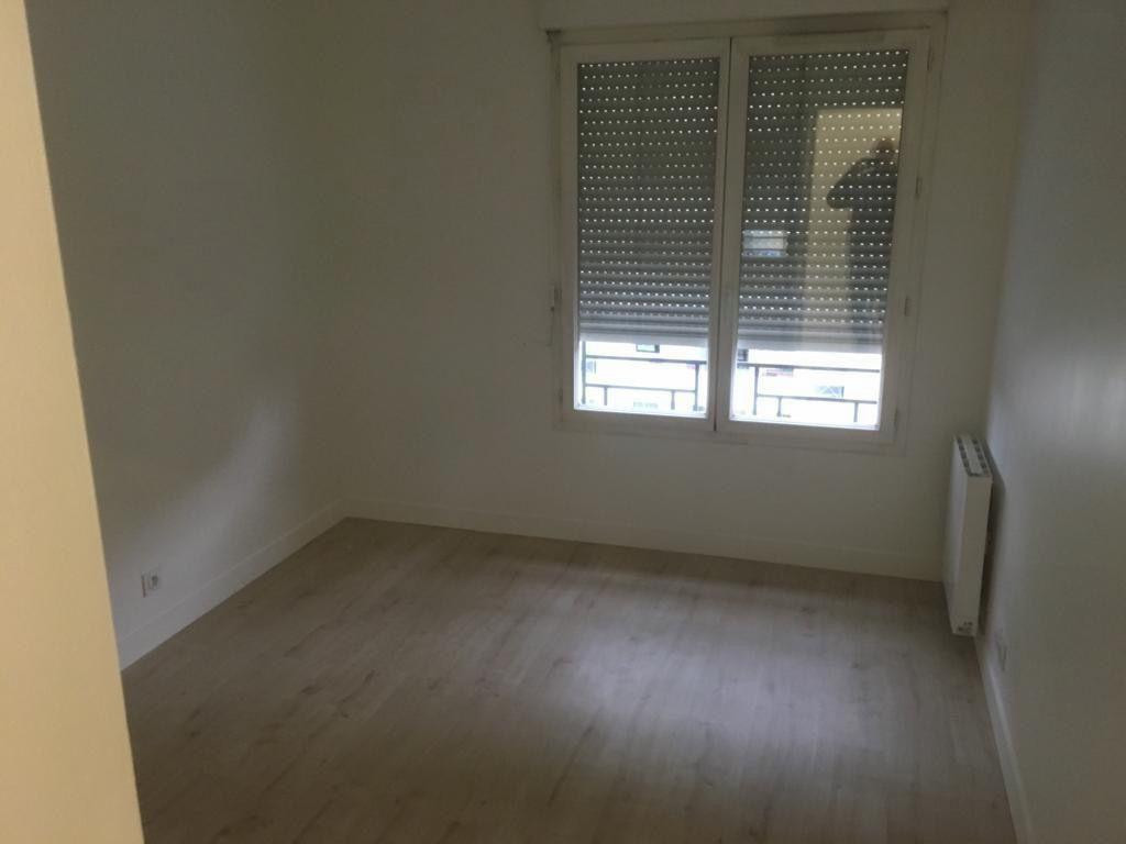 
                                                Location
                                                 Beau 4 pièces 64m²