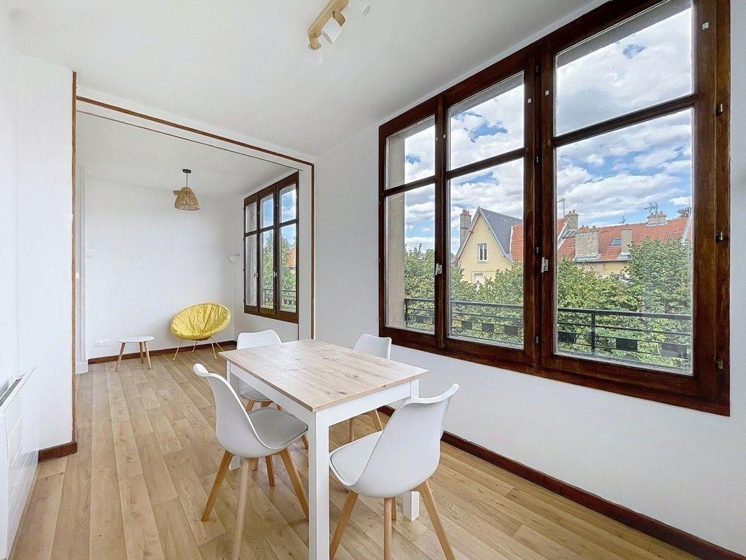 
                                                Location
                                                 Beau 4 pièces 72 m²