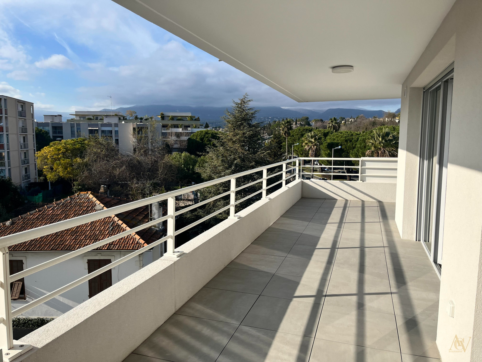 
                                                Vente
                                                 Beau 4 Pièces neuf avec terrasse Cagnes Sur Mer