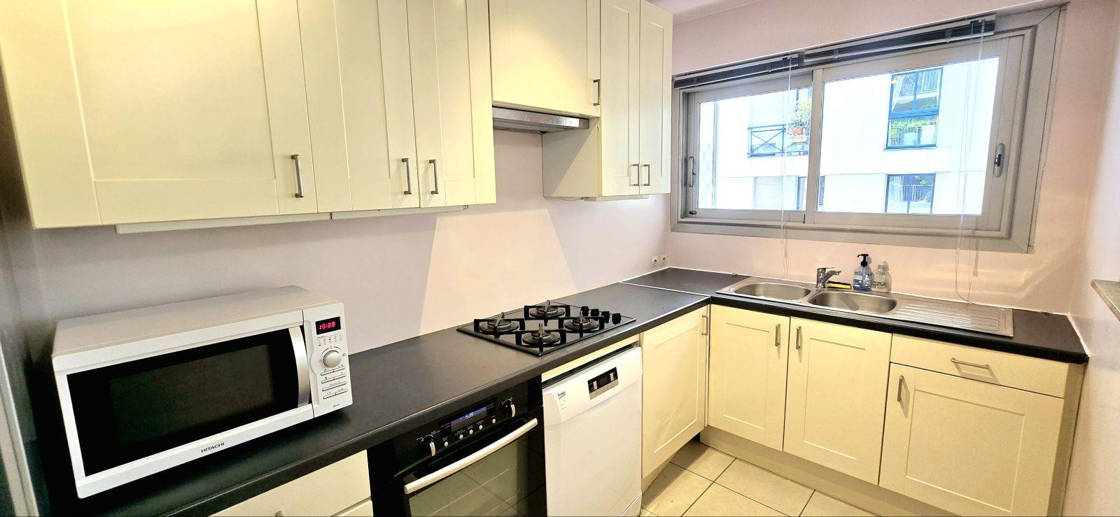 
                                                Location
                                                 Beau 43m2 meublé + 10m2 de terrasse dans Paris 17e