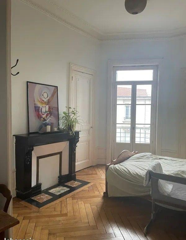
                                                Location
                                                 Beau 4P 110m² avec balcon centre ville