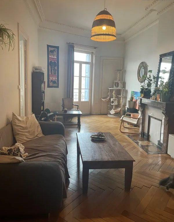 
                                                Location
                                                 Beau 4P 110m² avec balcon centre ville