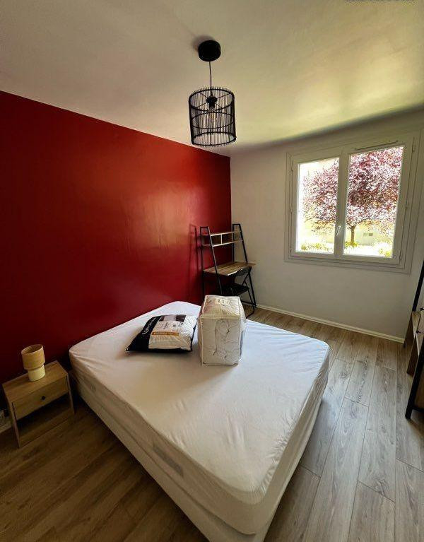 
                                                Location
                                                 Beau 4P 65m² meublé