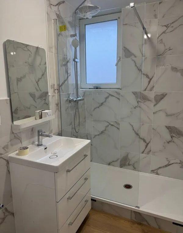 
                                                Location
                                                 Beau 4P 67m² rénové à neuf