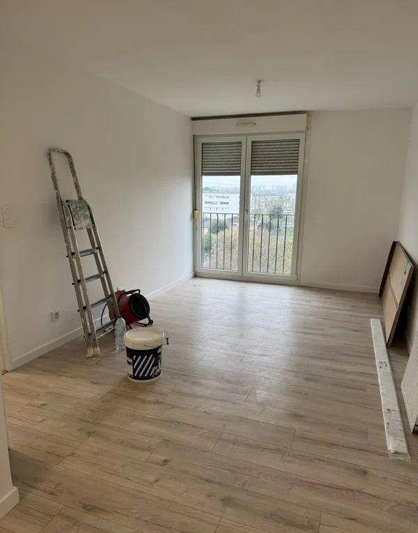 
                                                Location
                                                 Beau 4P 67m² rénové à neuf