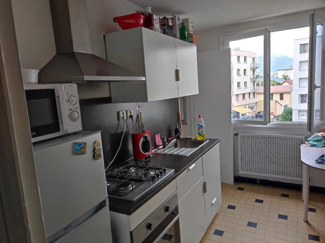 
                                                Location
                                                 Beau 4P 68m² avec loggia