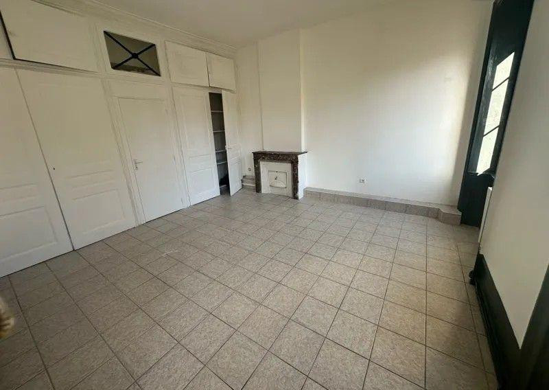 
                                                Location
                                                 Beau 4P 94m² rénové