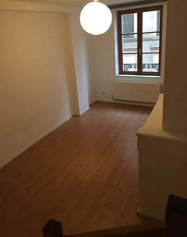 
                                                Location
                                                 Beau 4P 95m² lumineux et entièrement rénové