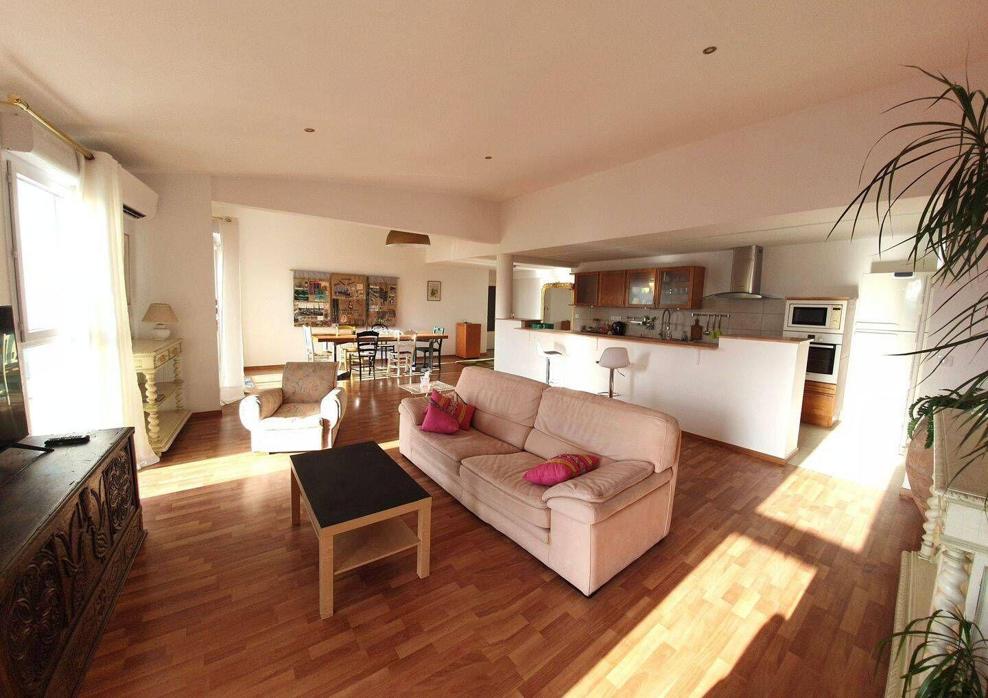 
                                                Location
                                                 Beau 4P meublé 131m²  au calme