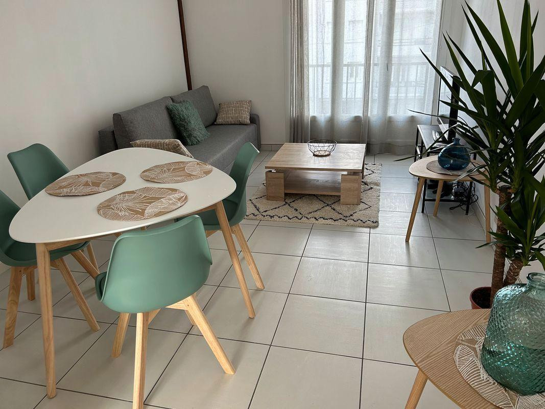 
                                                Location
                                                 Beau 4P meublé 68m² rénové