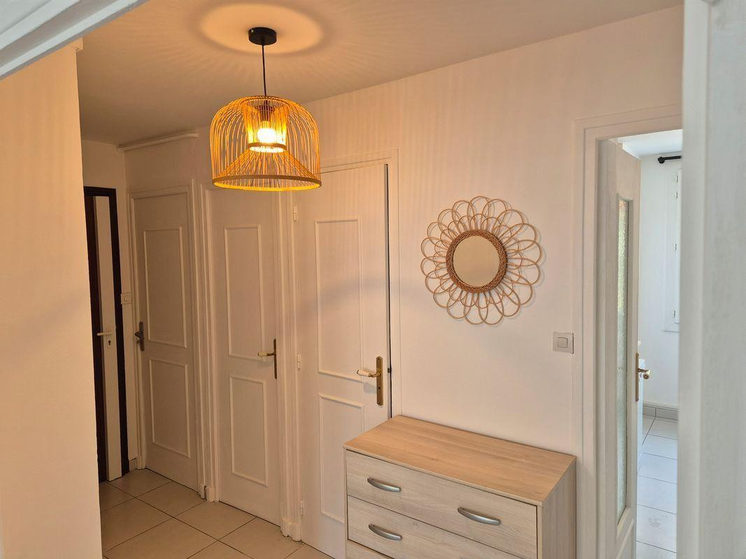 
                                                Location
                                                 Beau 4P meublé 68m² rénové