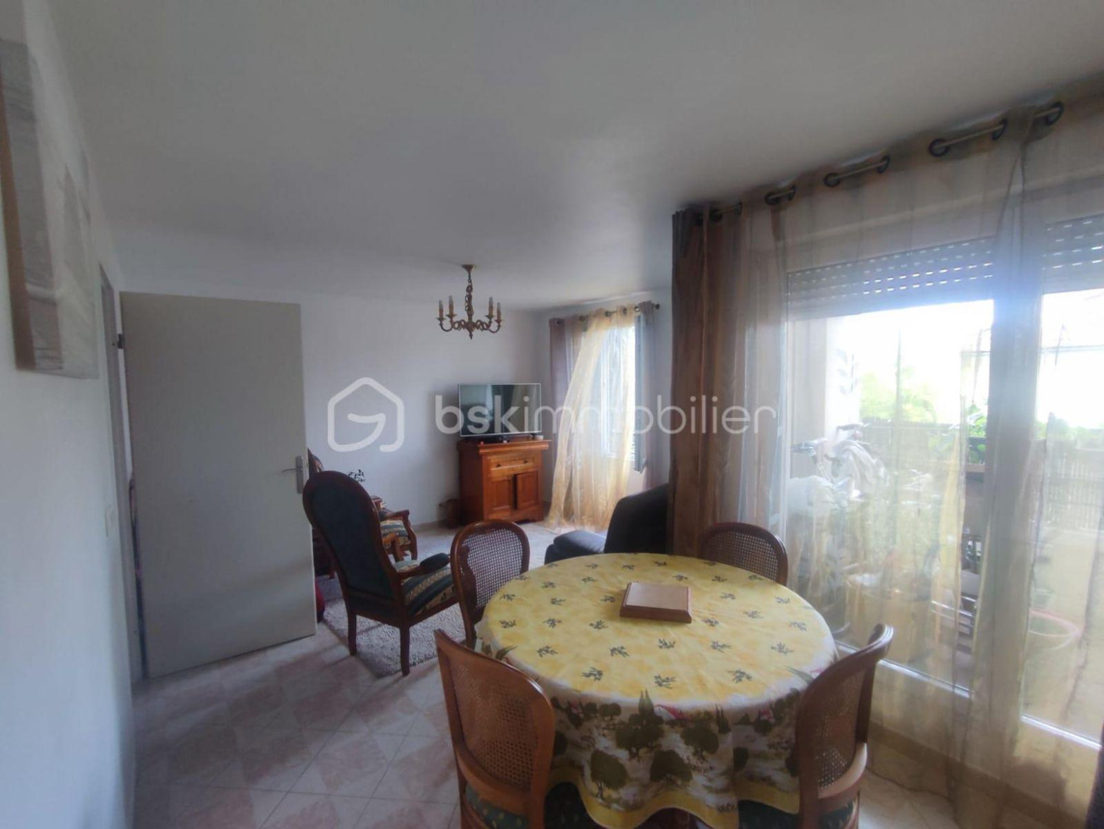 
                                                Location
                                                 Beau 4P meublé 71m² avec balcon