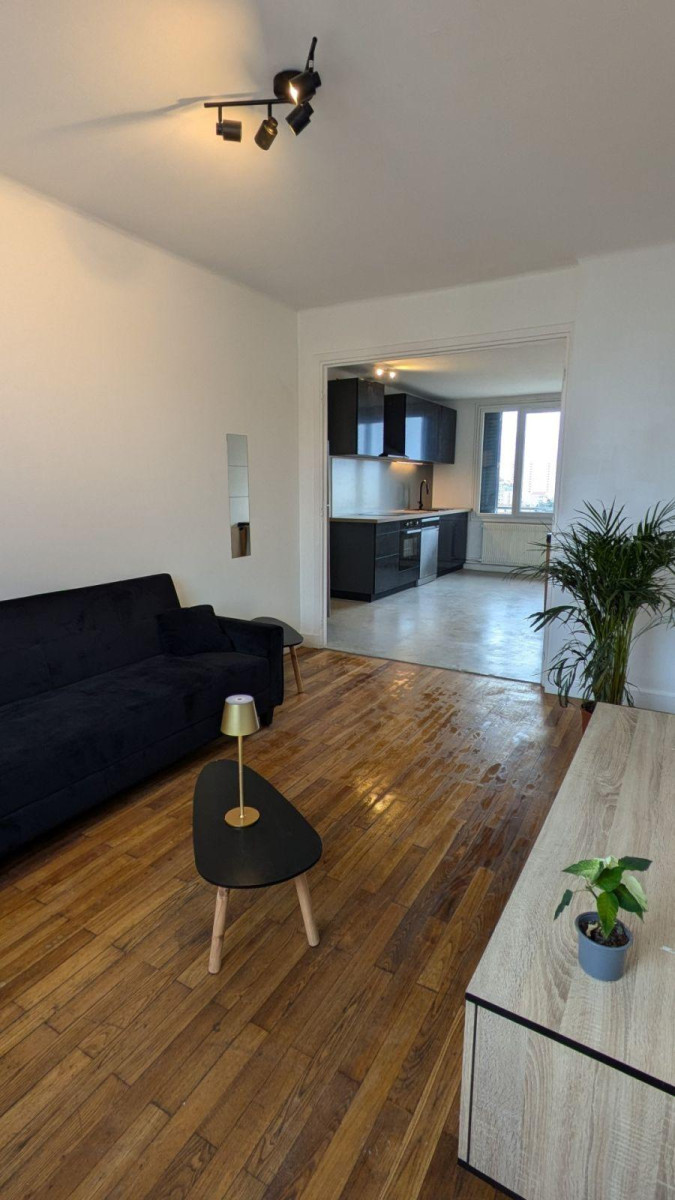 
                                                Location
                                                 Beau 4P meublé 74m² refait à neuf