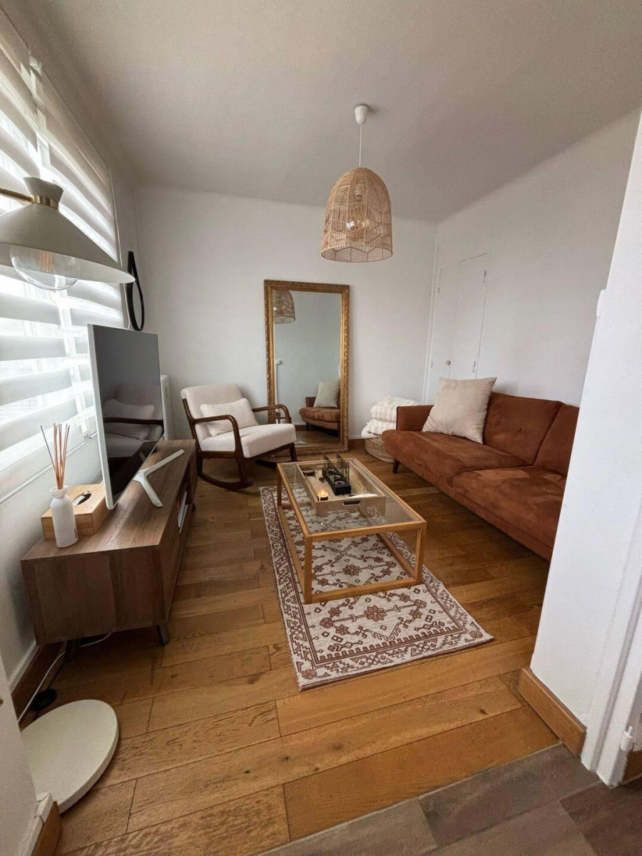 
                                                Location
                                                 Beau 4P meublé 80m² avec balcon