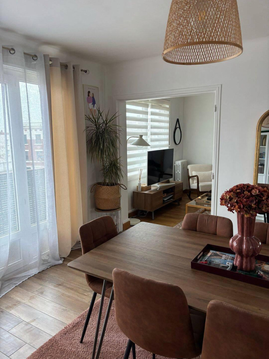 
                                                Location
                                                 Beau 4P meublé 80m² avec balcon