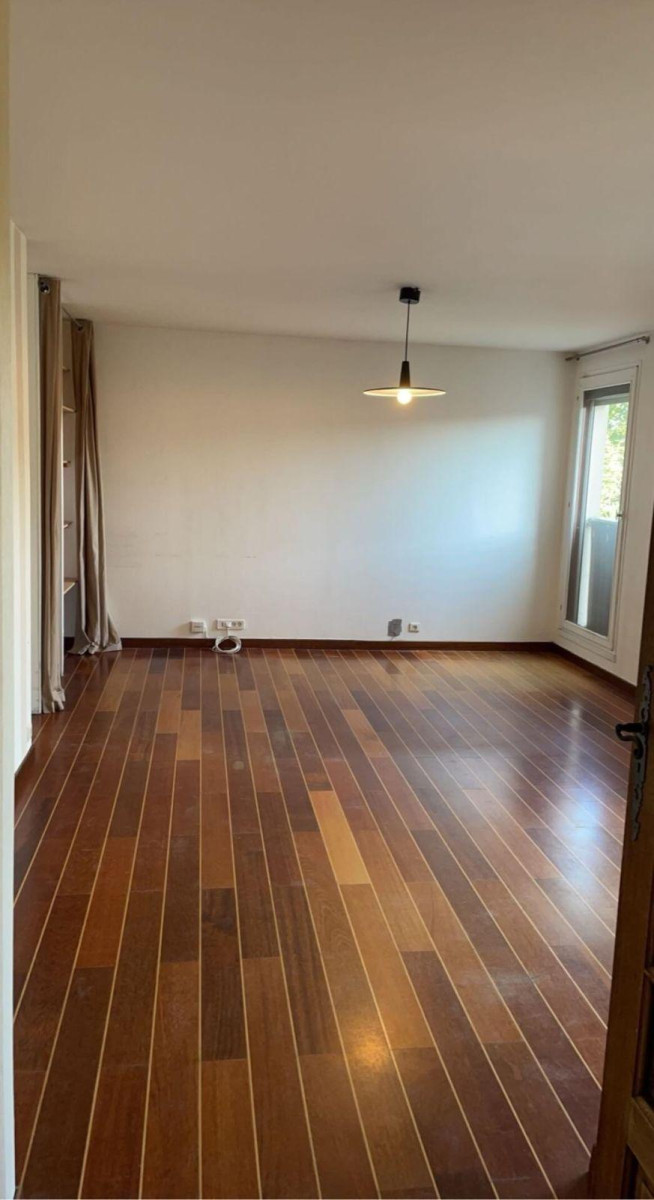 
                                                Location
                                                 Beau 4P meublé 85m²