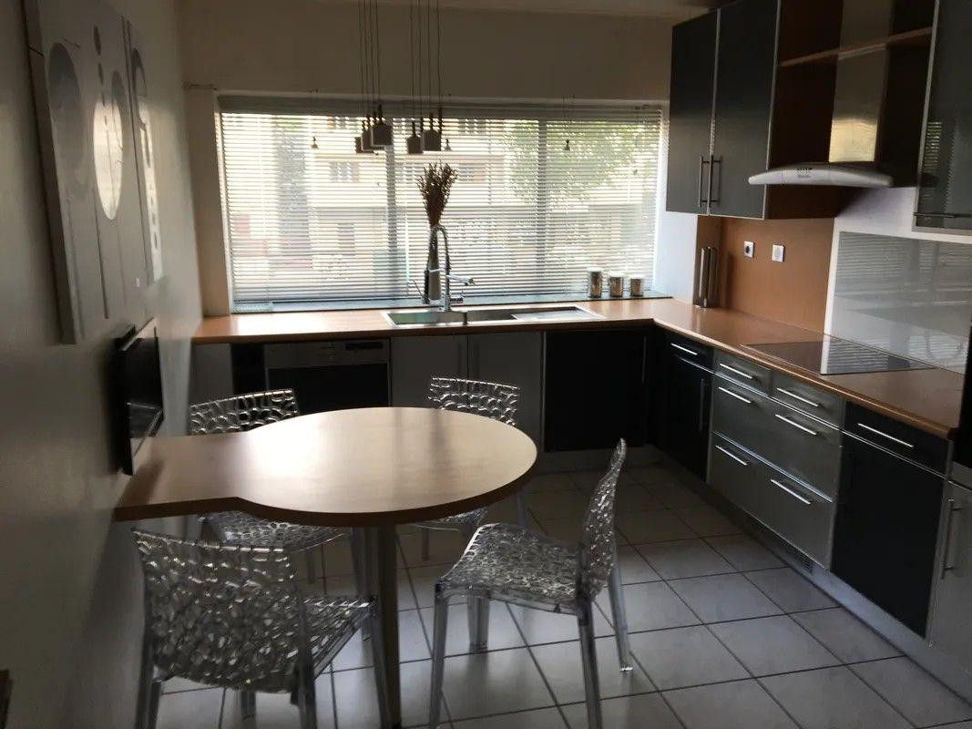 
                                                Colocation
                                                 Beau 5P meublé 115m² idéal colocation avec balcon