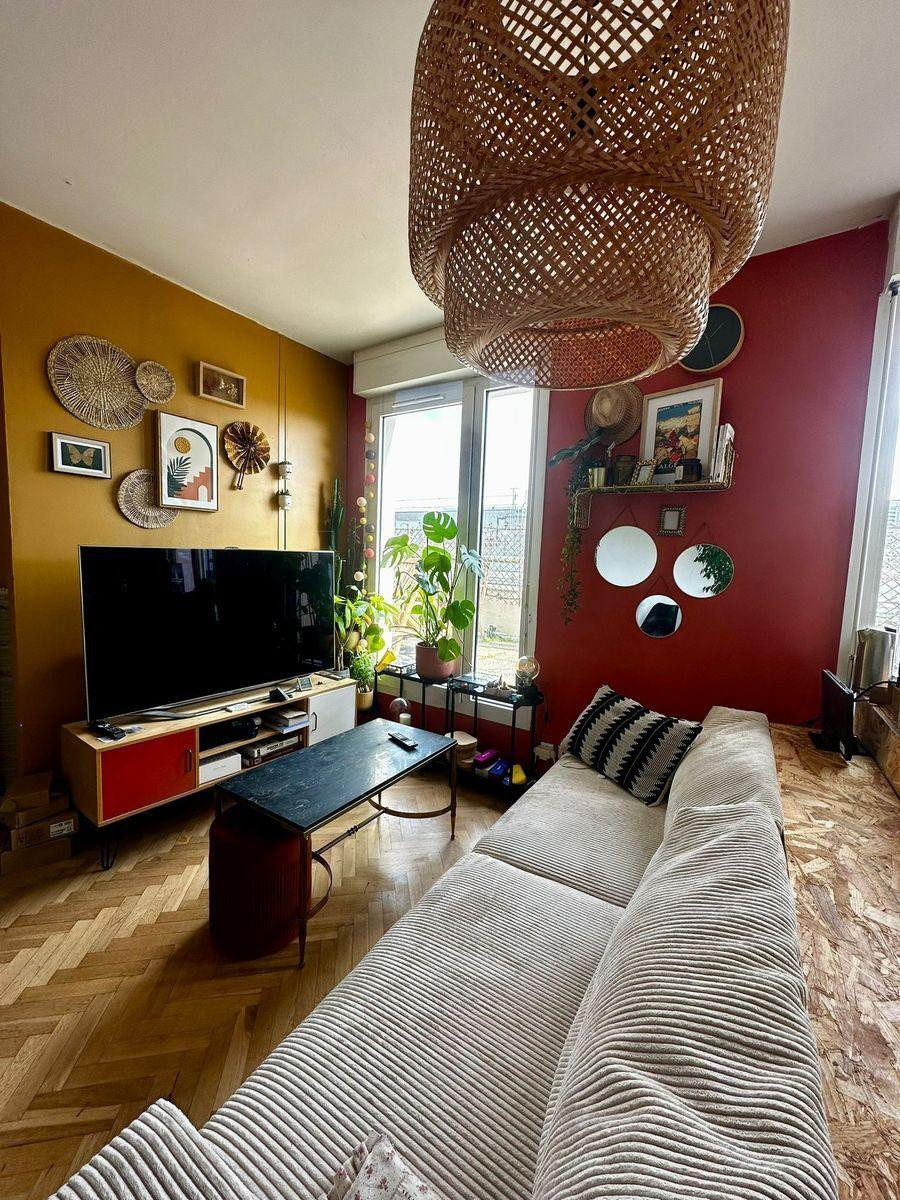 
                                                Location
                                                 Beau deux pièces avec grande terrasse