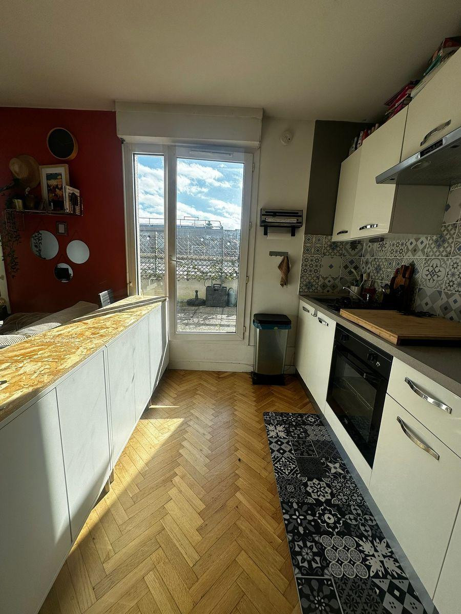 
                                                Location
                                                 Beau deux pièces avec grande terrasse