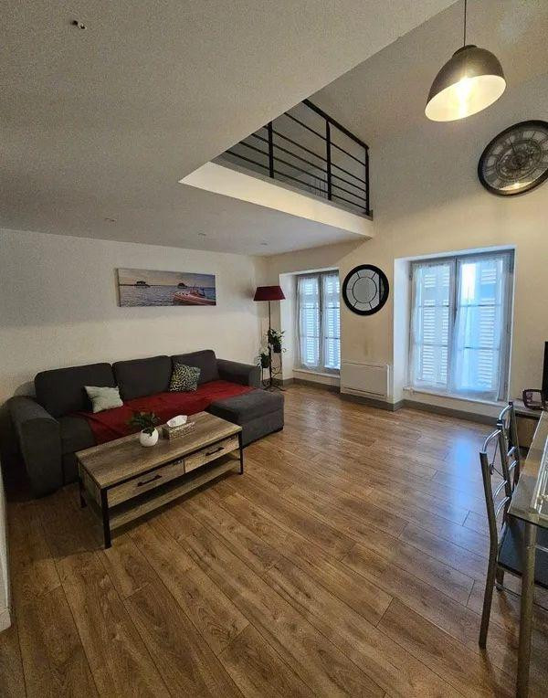 
                                                Location
                                                 Beau duplex 2P meublé 60m² lumineux