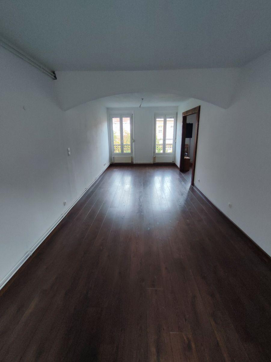 
                                                Location
                                                 Beau duplex