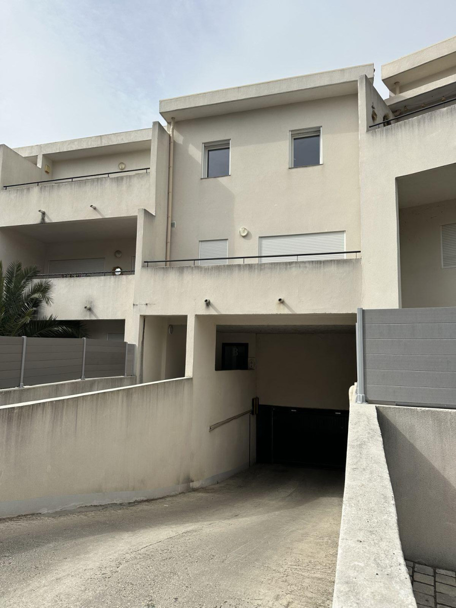 
                                                Location
                                                 Beau et grand duplex au calme et ensoleillé