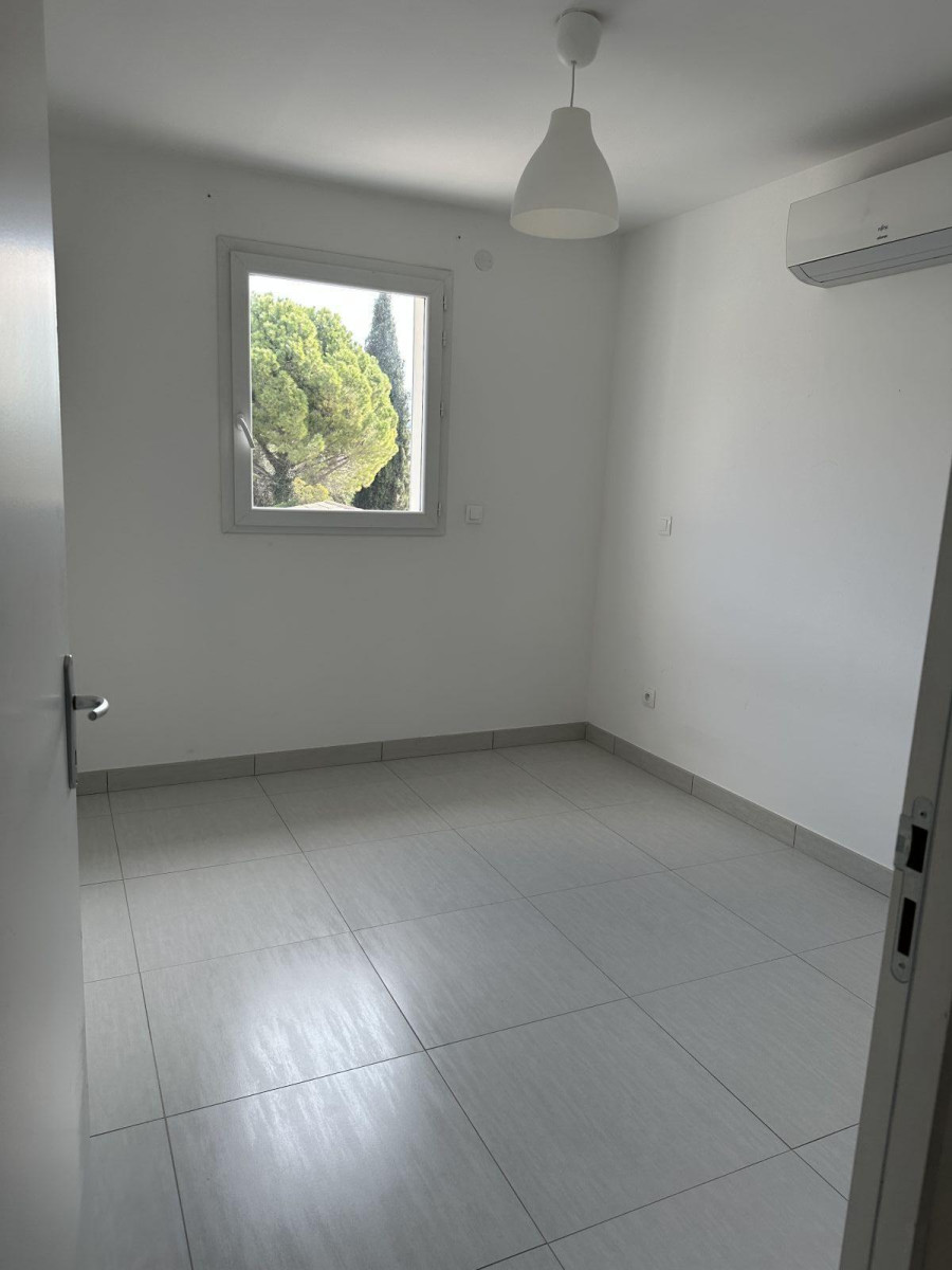 
                                                Location
                                                 Beau et grand duplex au calme et ensoleillé