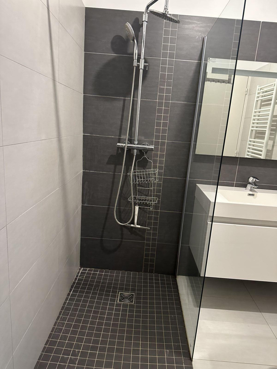 
                                                Location
                                                 Beau et grand duplex au calme et ensoleillé