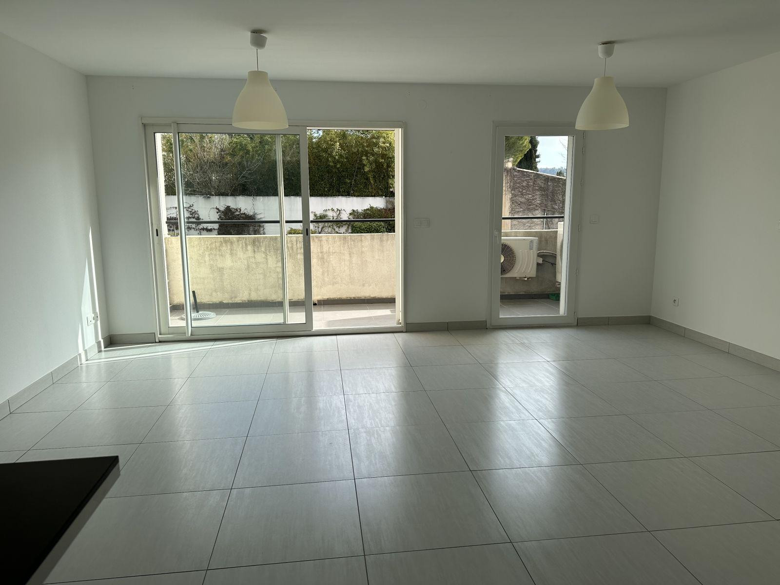 
                                                Location
                                                 Beau et grand duplex au calme et ensoleillé